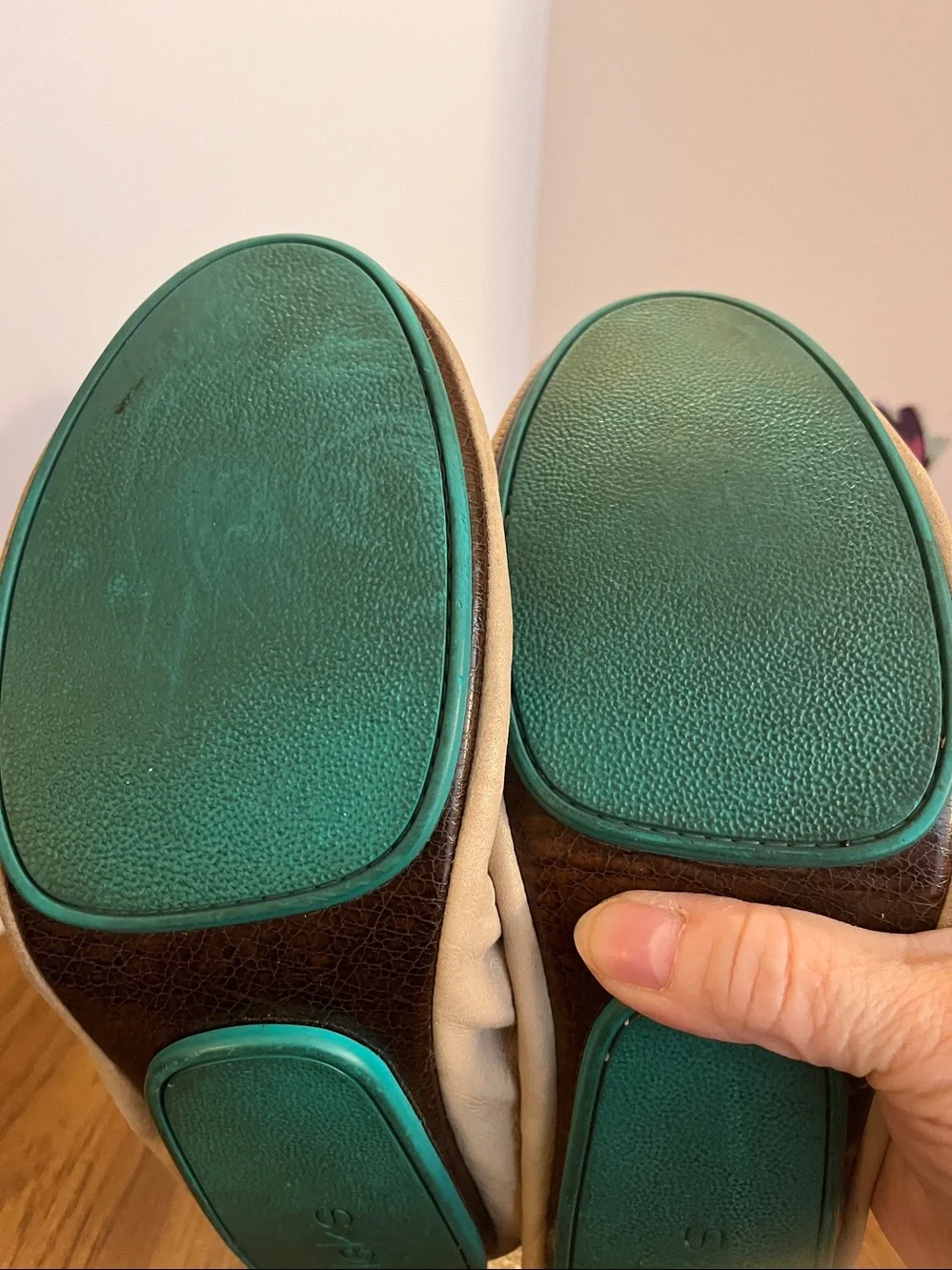 Tieks Cream Ballet Flats with Teal Sole Accent Size 10